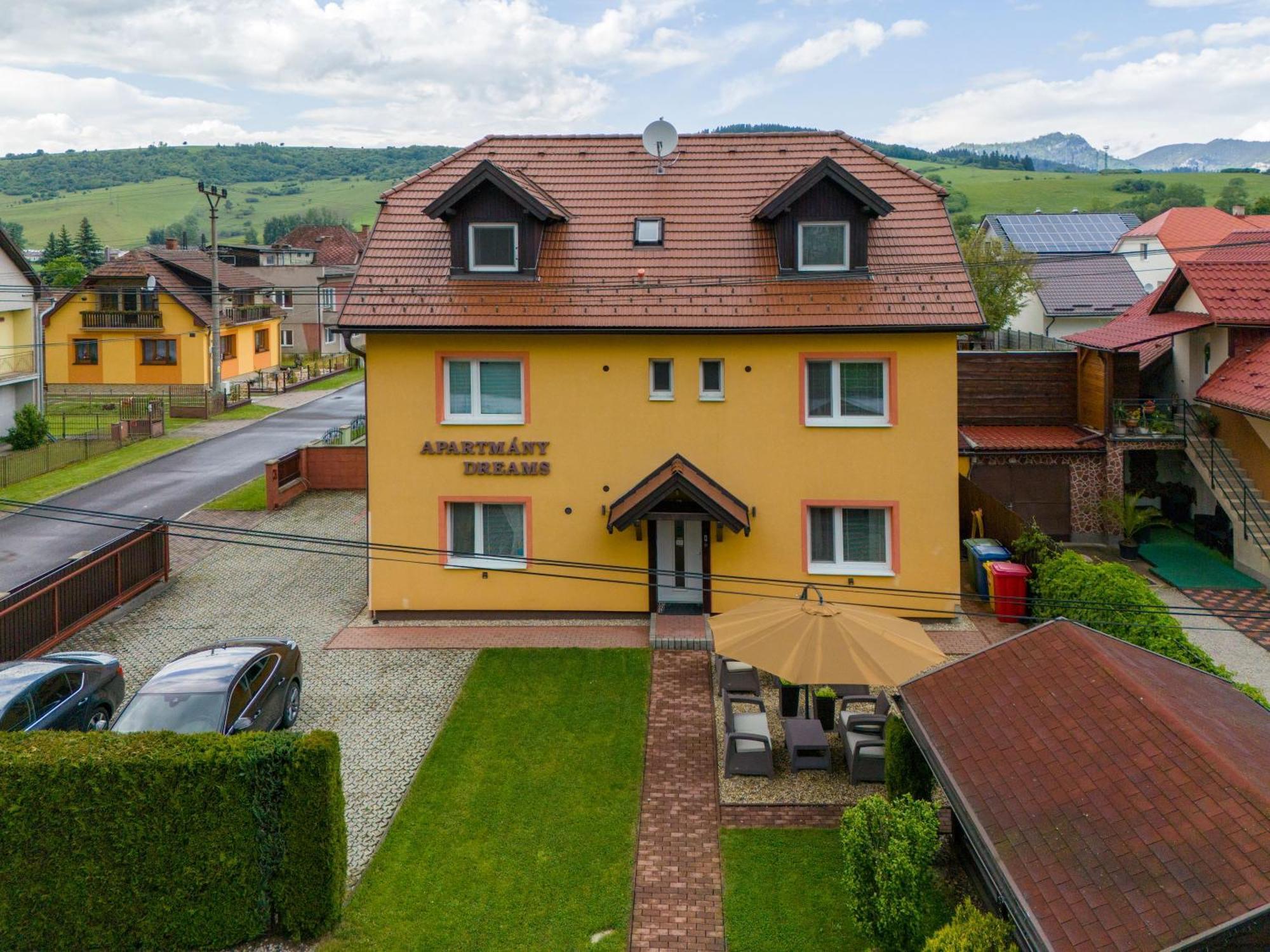 Apartmany Dreams Besenova Bagian luar foto